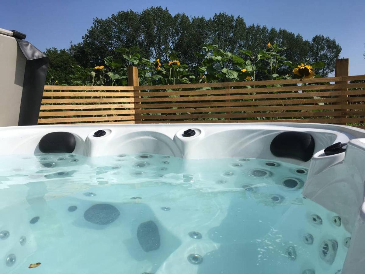 Vila Moors Wood Relaxing ,Tranquil Retreat With Hot Tub Chippenham  Exteriér fotografie