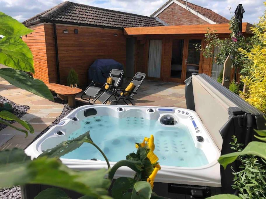Vila Moors Wood Relaxing ,Tranquil Retreat With Hot Tub Chippenham  Exteriér fotografie