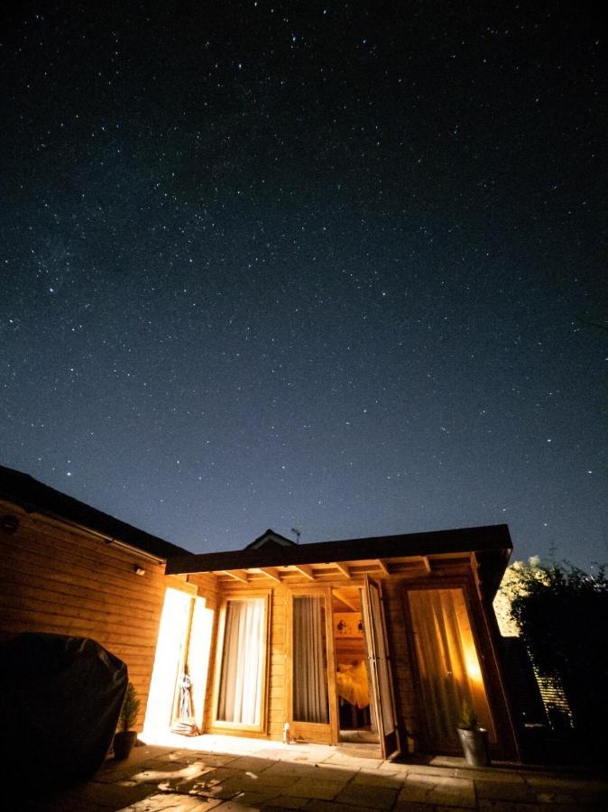 Vila Moors Wood Relaxing ,Tranquil Retreat With Hot Tub Chippenham  Exteriér fotografie
