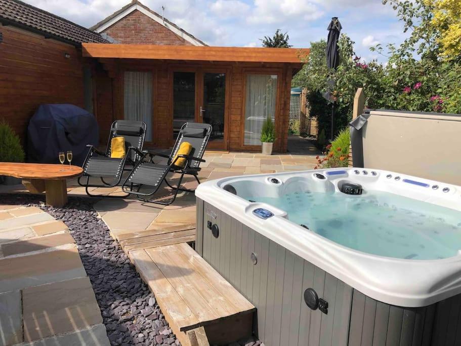 Vila Moors Wood Relaxing ,Tranquil Retreat With Hot Tub Chippenham  Exteriér fotografie