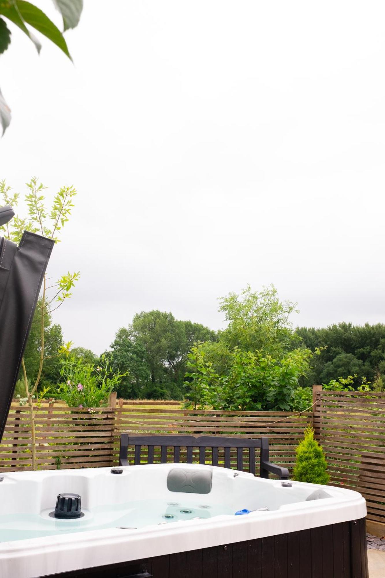 Vila Moors Wood Relaxing ,Tranquil Retreat With Hot Tub Chippenham  Exteriér fotografie