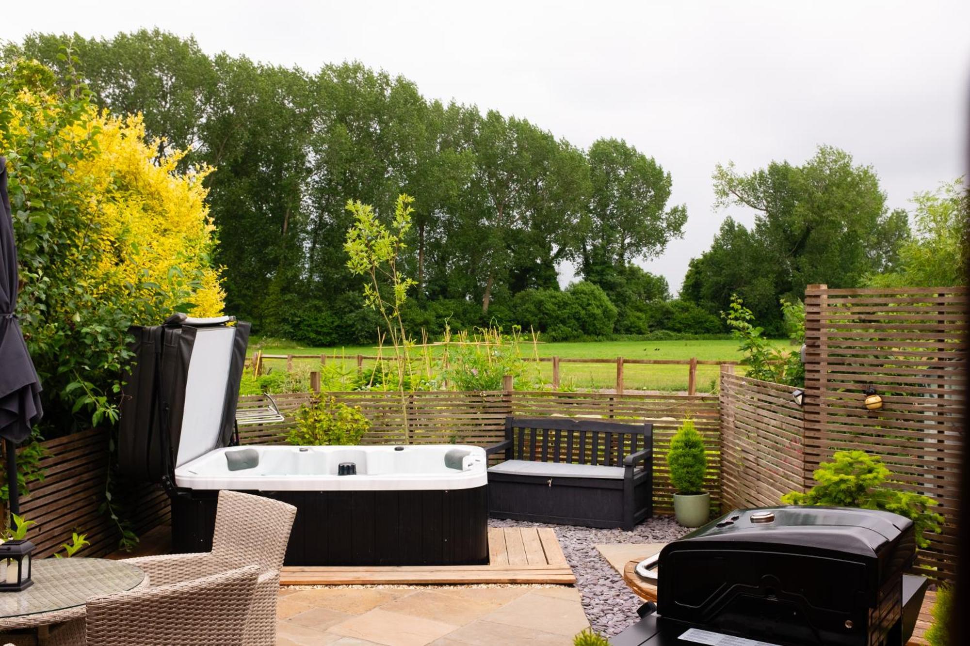 Vila Moors Wood Relaxing ,Tranquil Retreat With Hot Tub Chippenham  Exteriér fotografie