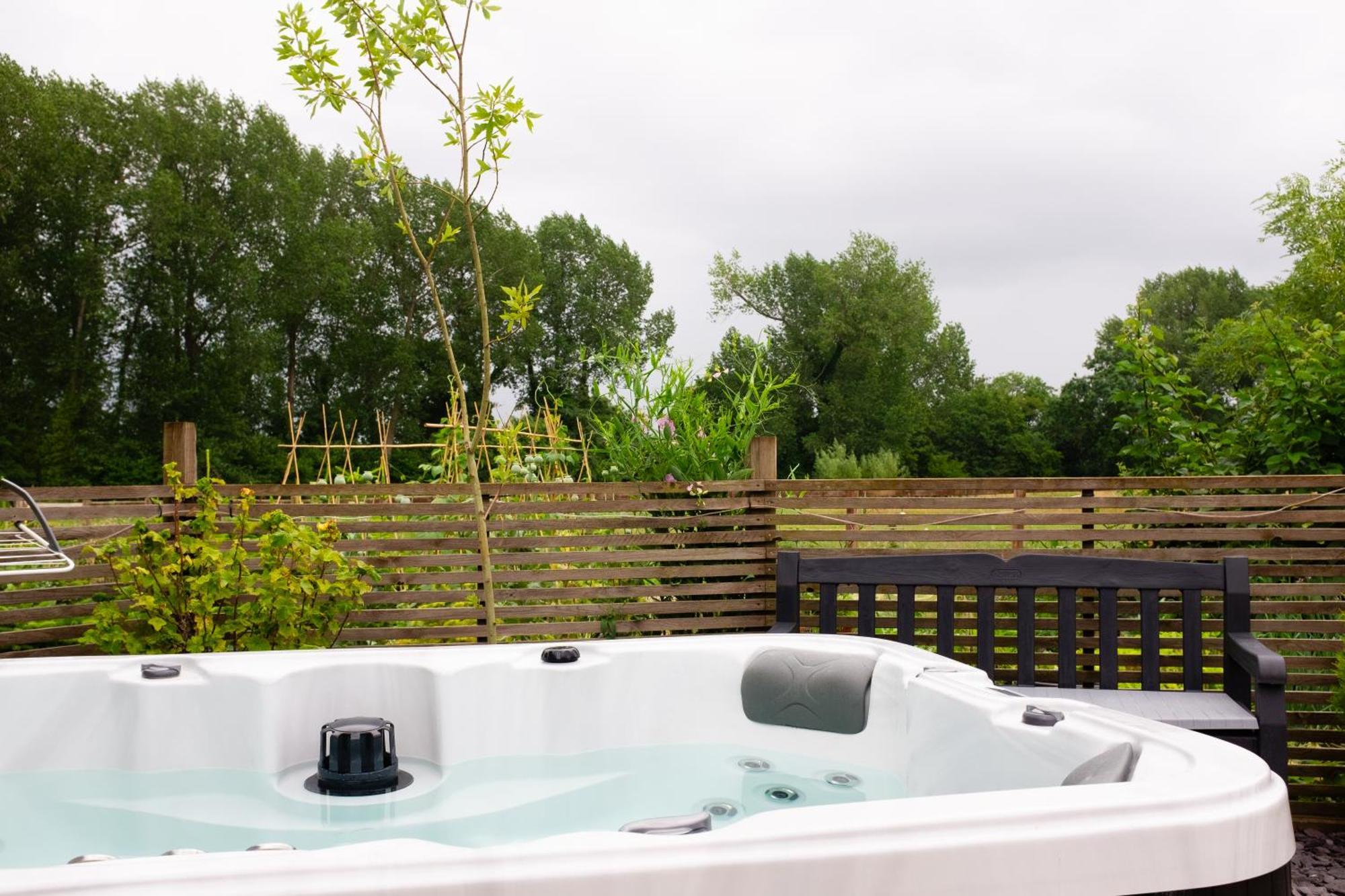 Vila Moors Wood Relaxing ,Tranquil Retreat With Hot Tub Chippenham  Exteriér fotografie